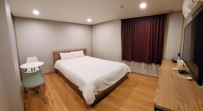 Emerald Ace Hotel Jeju Buitenkant foto