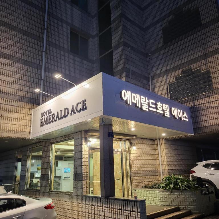 Emerald Ace Hotel Jeju Buitenkant foto