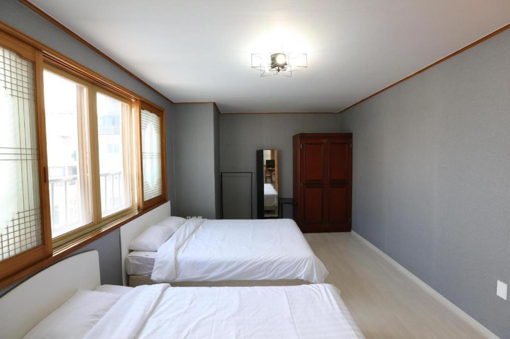 Emerald Ace Hotel Jeju Buitenkant foto