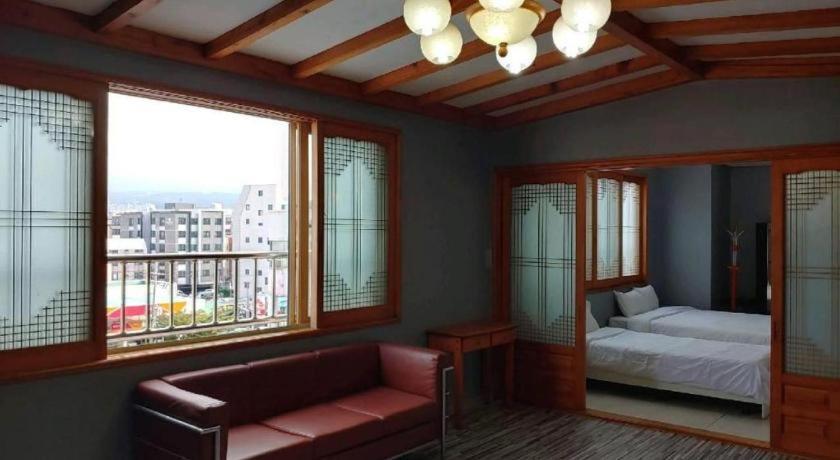 Emerald Ace Hotel Jeju Buitenkant foto